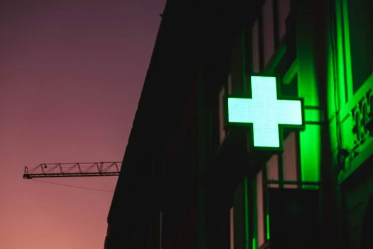 Apotheken-Bewertung: Diese Bewertungs­kriterien sind wichtig Apotheker öffnungszeiten W28dHvdQ0YE-unsplash-scaled-e1708687667326 Kopie